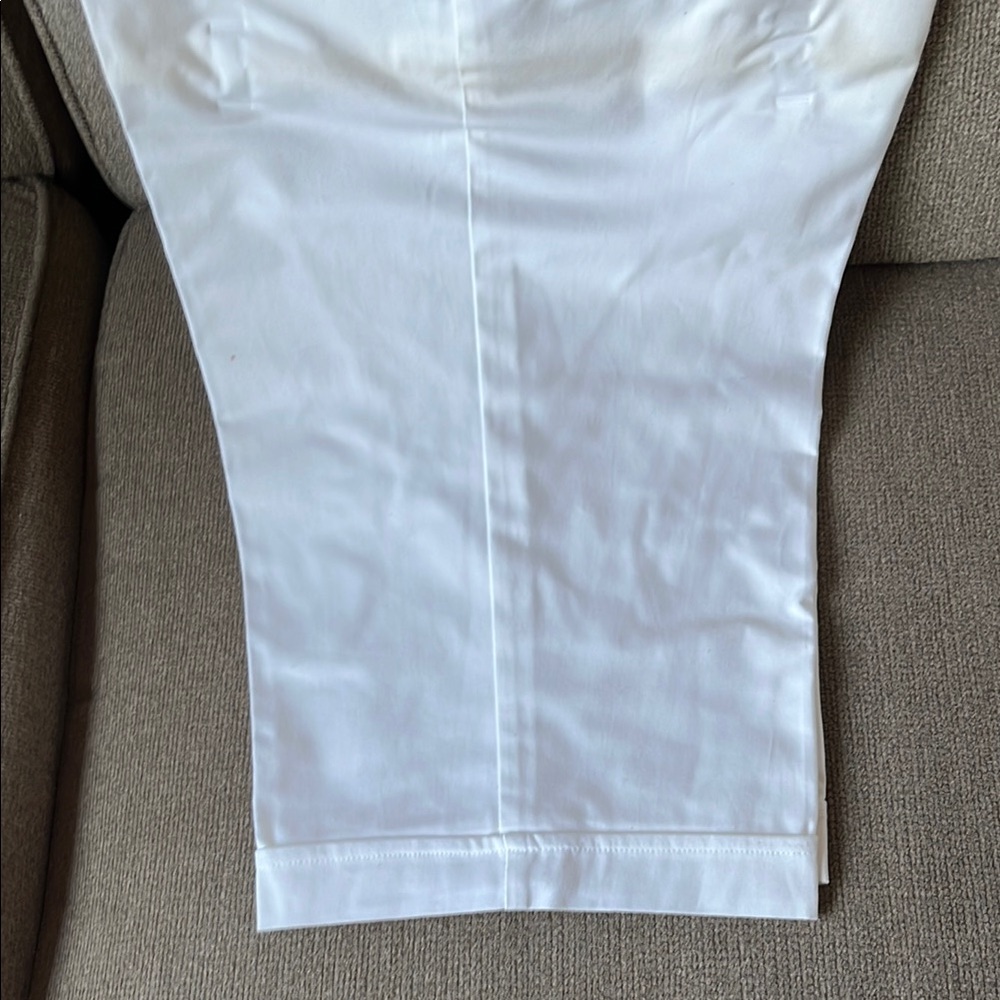 Sag Harbor White Relaxed Fit Capris - Picture 4 of 12